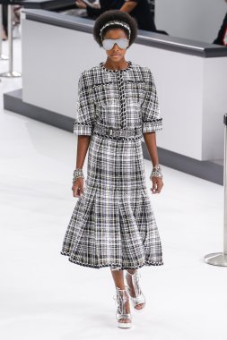 Chanel gösterisi olarak Paris moda haftası