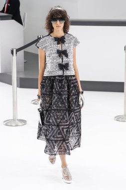 Chanel gösterisi olarak Paris moda haftası