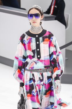 Chanel gösterisi olarak Paris moda haftası 