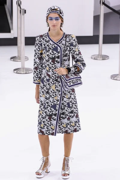 Chanel gösterisi olarak Paris moda haftası 