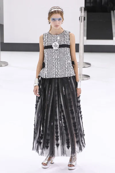 Chanel gösterisi olarak Paris moda haftası 