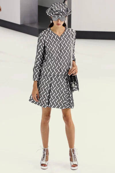 Chanel gösterisi olarak Paris moda haftası 