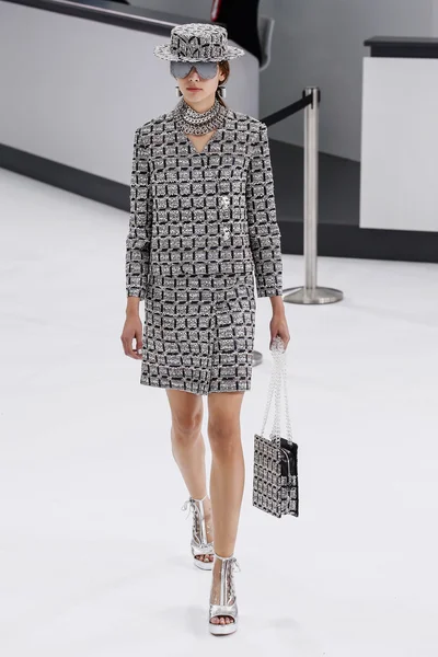 Chanel gösterisi olarak Paris moda haftası 