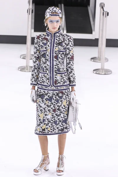 Chanel gösterisi olarak Paris moda haftası 