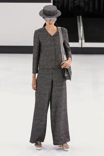 Chanel gösterisi olarak Paris moda haftası 