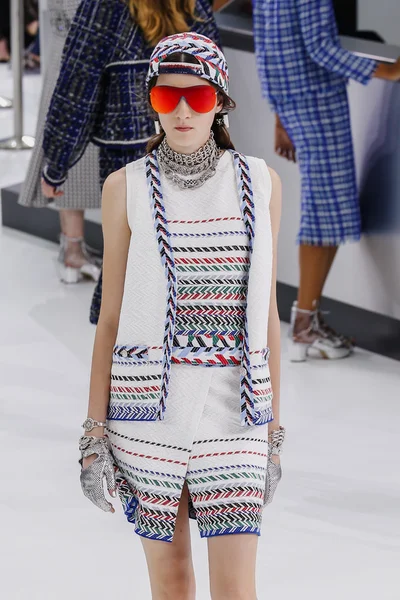 Chanel Εμφάνιση ως μέρος του την εβδομάδα μόδας του Παρισιού — Φωτογραφία Αρχείου