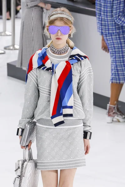 Chanel gösterisi olarak Paris moda haftası 