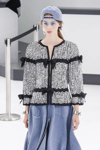 Chanel gösterisi olarak Paris moda haftası