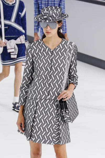 Chanel gösterisi olarak Paris moda haftası