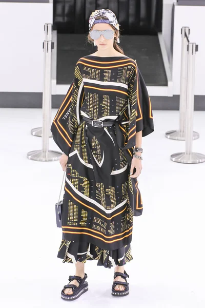 Chanel gösterisi olarak Paris moda haftası