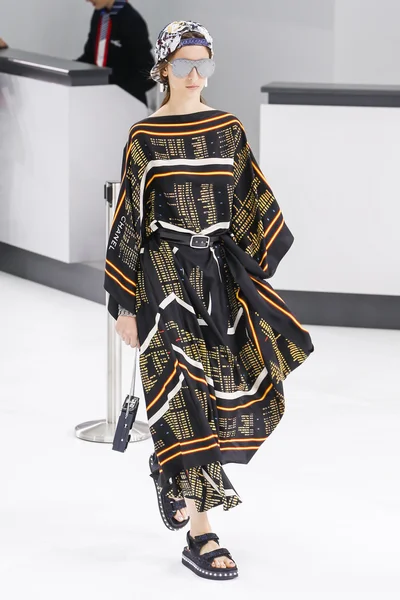 Chanel gösterisi olarak Paris moda haftası