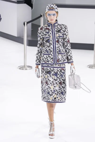 Chanel gösterisi olarak Paris moda haftası