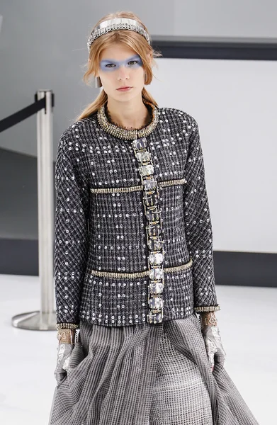 Chanel gösterisi olarak Paris moda haftası