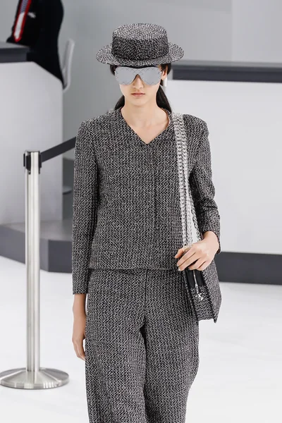 Chanel gösterisi olarak Paris moda haftası