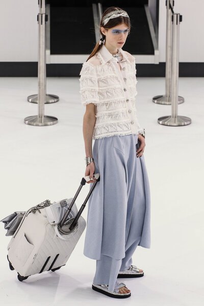 Шоу Шанель в рамках Недели моды в Париже
