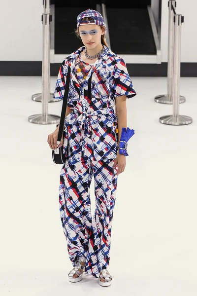 Chanel gösterisi olarak Paris moda haftası