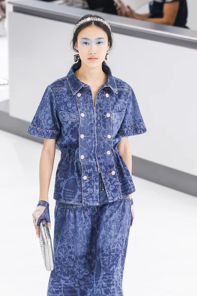 Chanel Toon als onderdeel van de Paris Fashion Week — Stockfoto