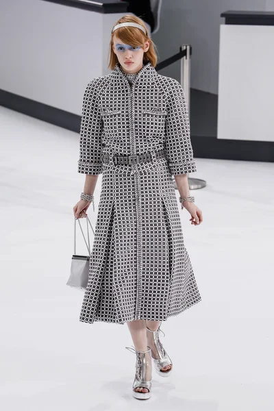 Chanel gösterisi olarak Paris moda haftası