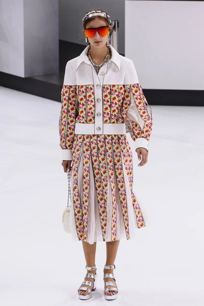 Chanel gösterisi olarak Paris moda haftası