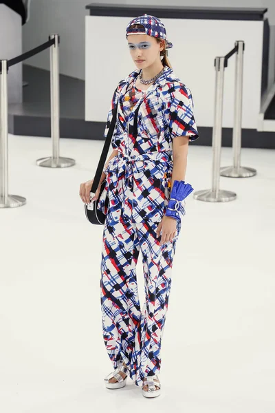 Chanel gösterisi olarak Paris moda haftası