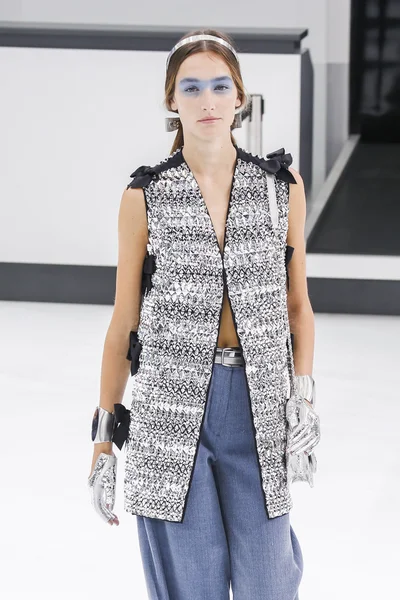 Chanel gösterisi olarak Paris moda haftası