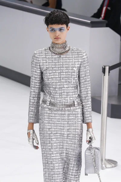 Chanel gösterisi olarak Paris moda haftası
