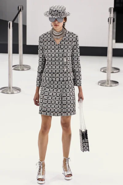 Chanel gösterisi olarak Paris moda haftası