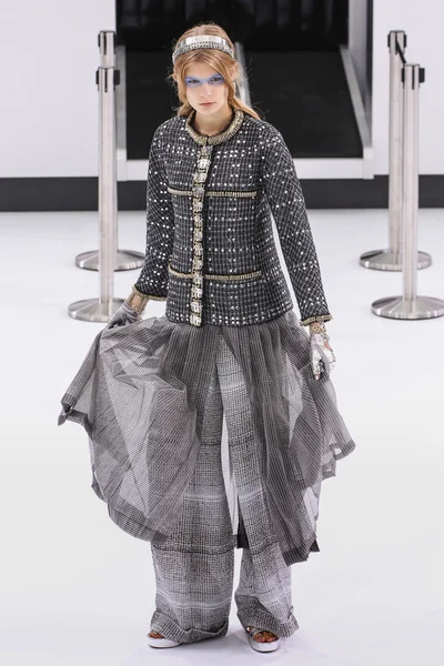 Chanel show som en del av Paris modevecka — Stockfoto