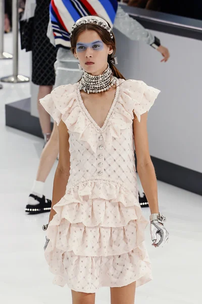 Chanel gösterisi olarak Paris moda haftası