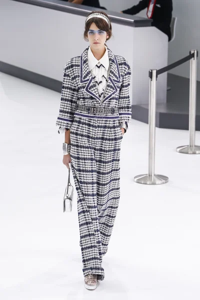 Chanel show som en del av Paris modevecka — Stockfoto