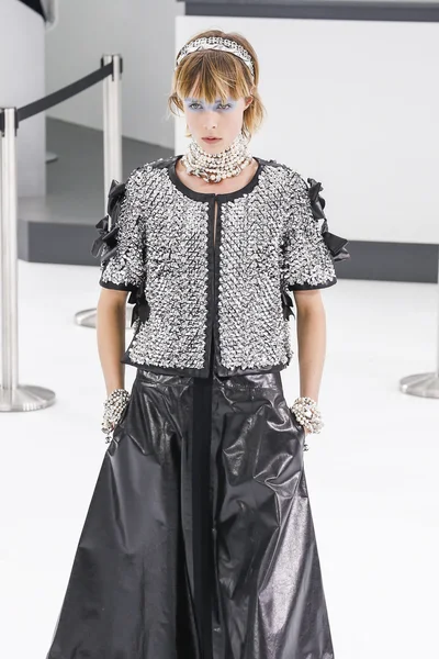 Chanel Εμφάνιση ως μέρος του την εβδομάδα μόδας του Παρισιού — Φωτογραφία Αρχείου