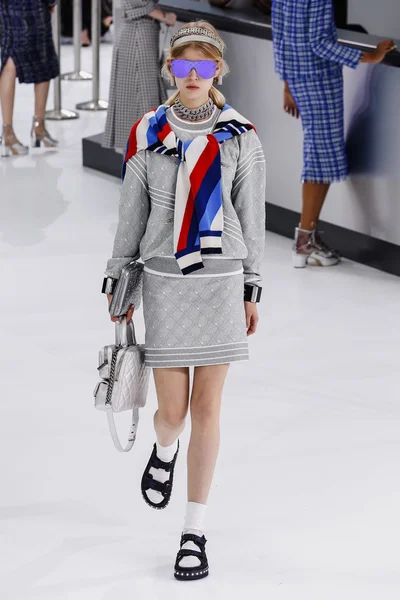 Chanel show som en del av Paris modevecka — Stockfoto