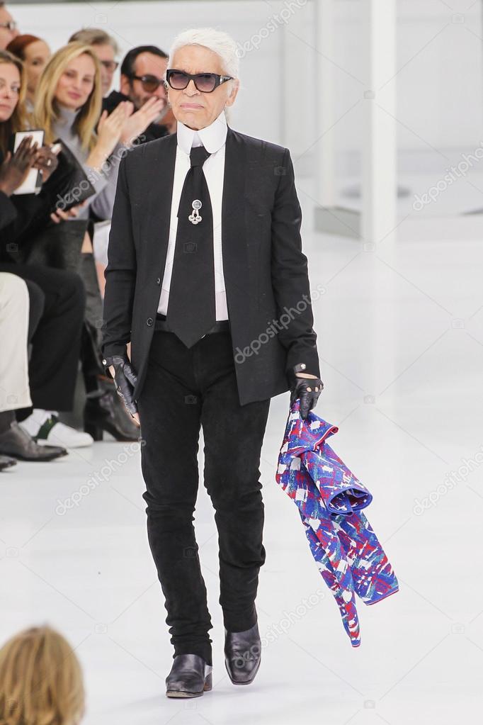 klok Bulk reflecteren Karl Lagerfeld walks the runway – Stock Editorial Photo © fashionstock  #106007480