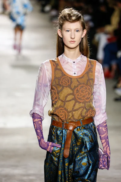 Dries Van Noten show — Stock Photo, Image