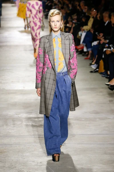 Show de Dries Van Noten — Foto de Stock