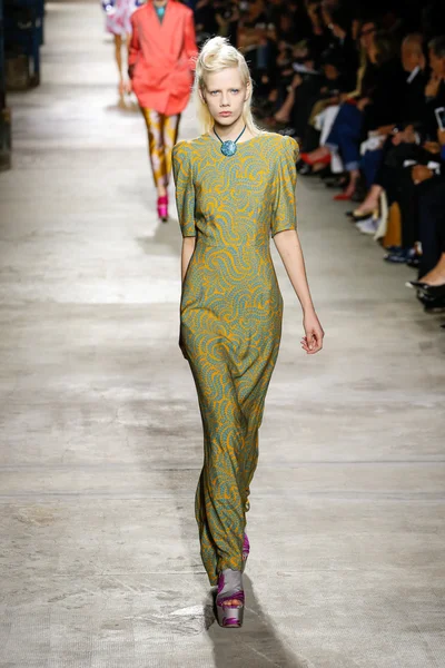 Dries Van Noten show — Stock Photo, Image