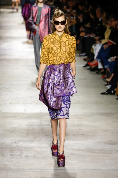 Show de Dries Van Noten —  Fotos de Stock