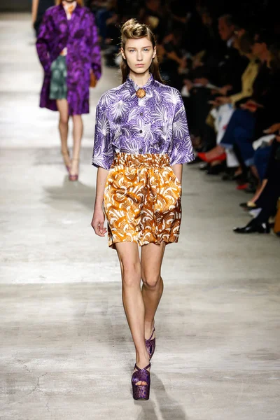 Show de Dries Van Noten —  Fotos de Stock