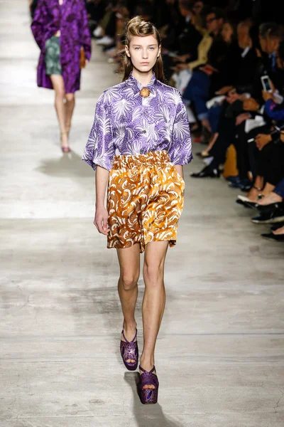 Dries van Noten show — Stockfoto