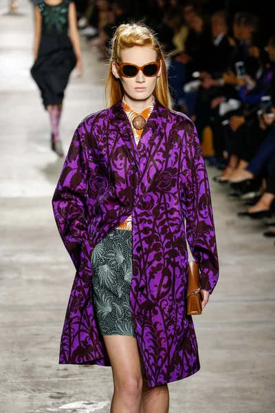 Dries Van Noten spettacolo — Foto Stock