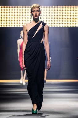 Paris Moda Haftası Kadın Giyim İlkbahar / Yaz bir parçası olarak Lanvin gösterisi