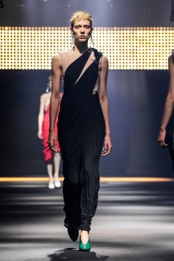 Paris Moda Haftası Kadın Giyim İlkbahar / Yaz bir parçası olarak Lanvin gösterisi