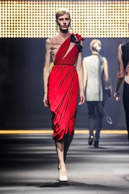 Paris Moda Haftası Kadın Giyim İlkbahar / Yaz bir parçası olarak Lanvin gösterisi