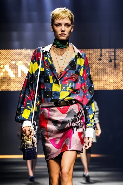 A model walks the runway during the Lanvin show as part of the Paris Fashion Week — Stock Photo, Image