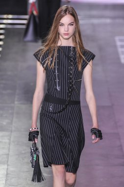 Louis Vuitton gösterisi