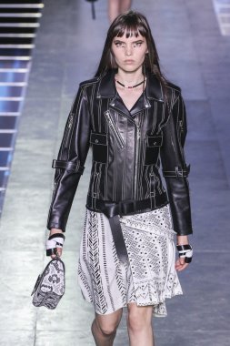 Louis Vuitton gösterisi