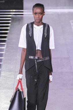 Louis Vuitton gösterisi