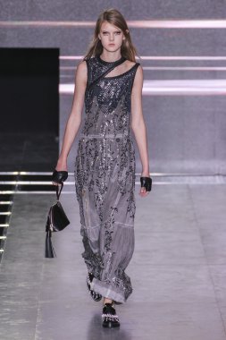 Louis Vuitton gösterisi