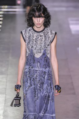 Louis Vuitton gösterisi