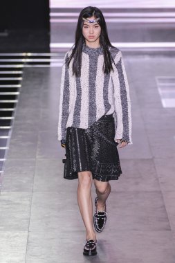 Louis Vuitton gösterisi